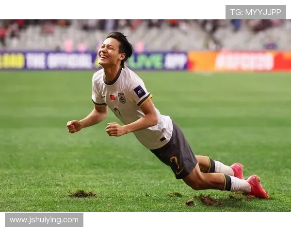 毛伟杰禁区摔倒染黄阮奇龙偷笑